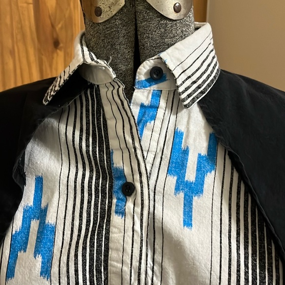 Roper Black and White Button-Up Crop Shirt with Turquise Accents - Picture 6 of 10